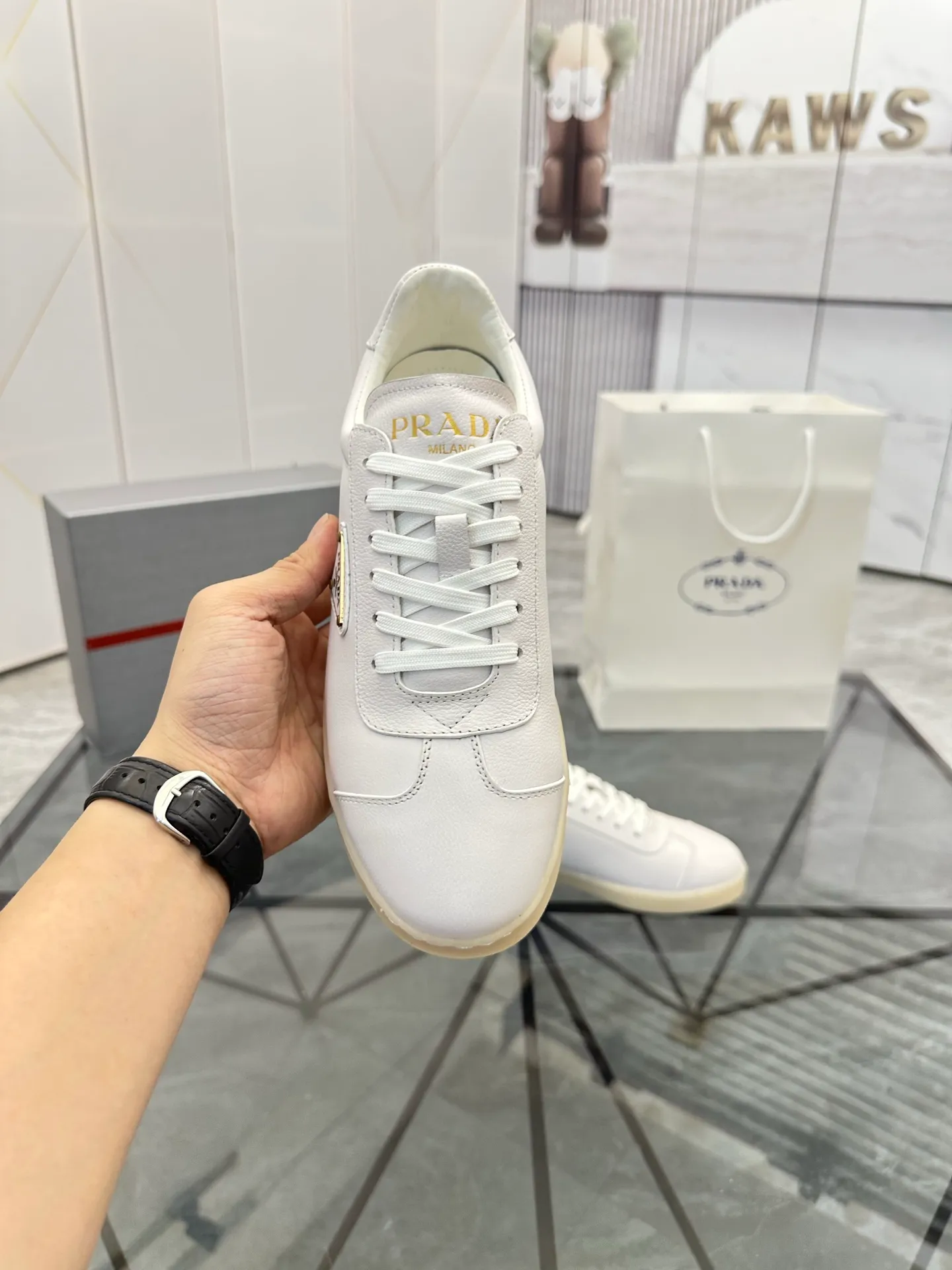 Men's shoes for sale 💰: 💰P540¥ High-end top quality Product trademark: Prada *"Prada*" low-top casual shoes Regular size: 38-45 (can be customized to 46) Product materials: imported first-layer cowhide for the upper, water-dyed cowhide lining, cowhide feet, original outsole. No.: 001